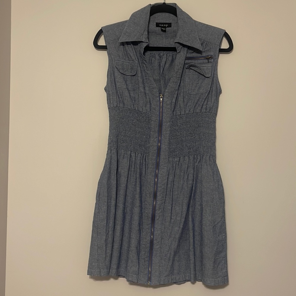 Snap 100% cotton blue collared dress size 9
